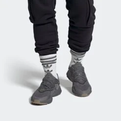 Adidas Originals Running Sneakers Sneakers Laag OZWEEGO Heren Grijs 15 Adidas Originals Running Sneakers Sneakers Laag OZWEEGO Heren Grijs -LLOYD Shoes Shop 181f8bae49a0f12d740feeb0e643e962